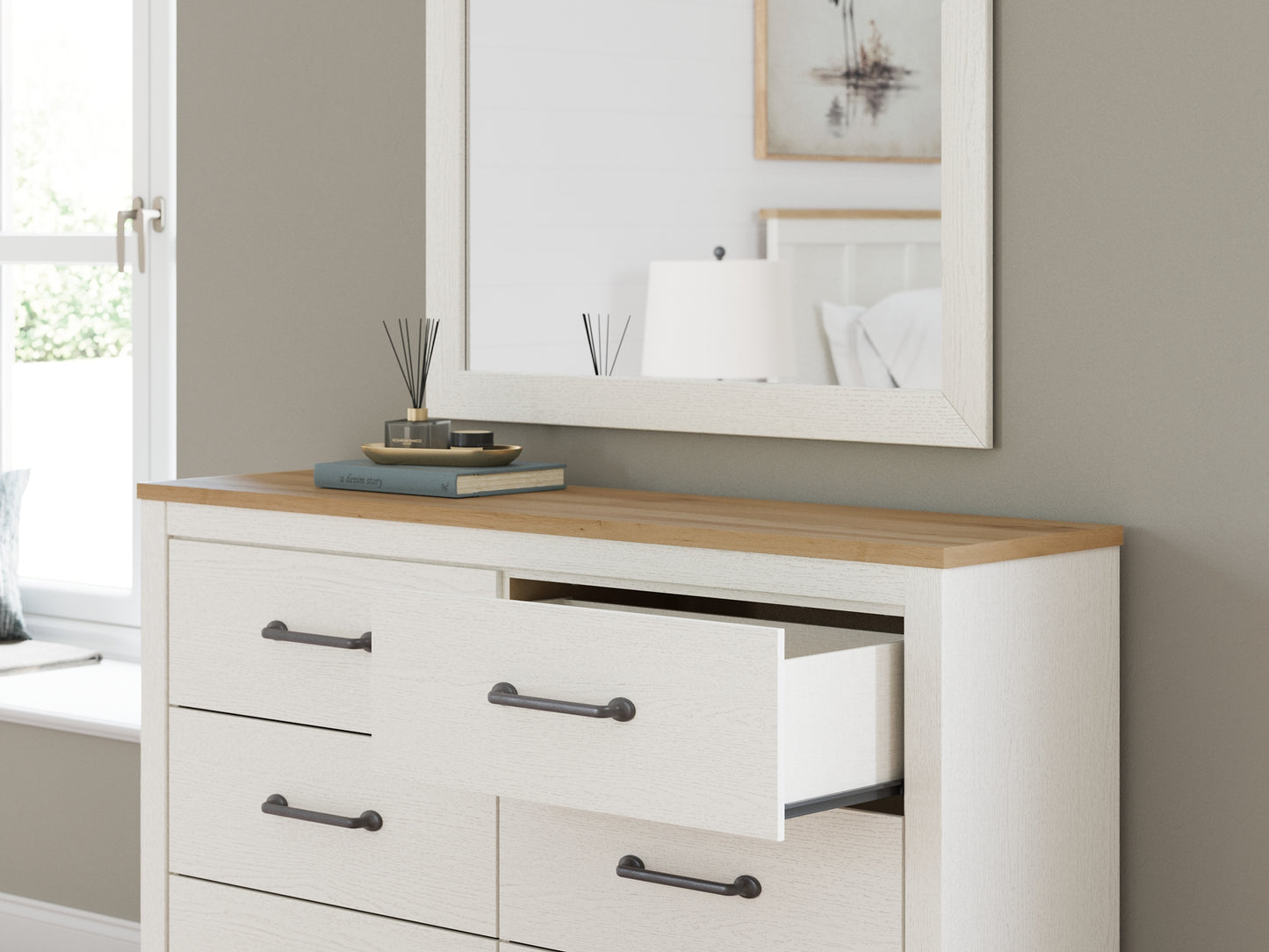 Linnocreek Full Panel Bed with Mirrored Dresser