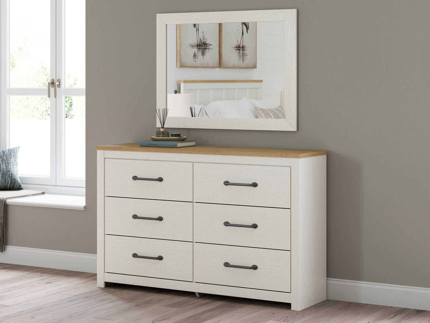 Linnocreek Twin Panel Bed with Mirrored Dresser